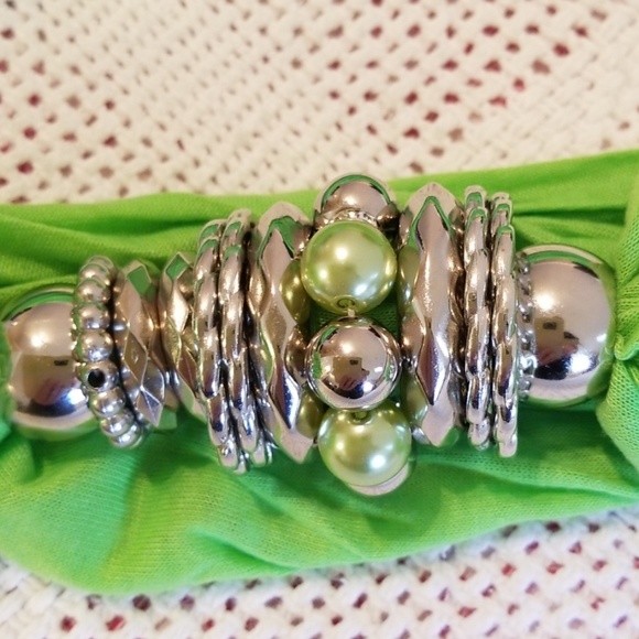 Green Jeweled Heart Pendant Scarf - Picture 7 of 7